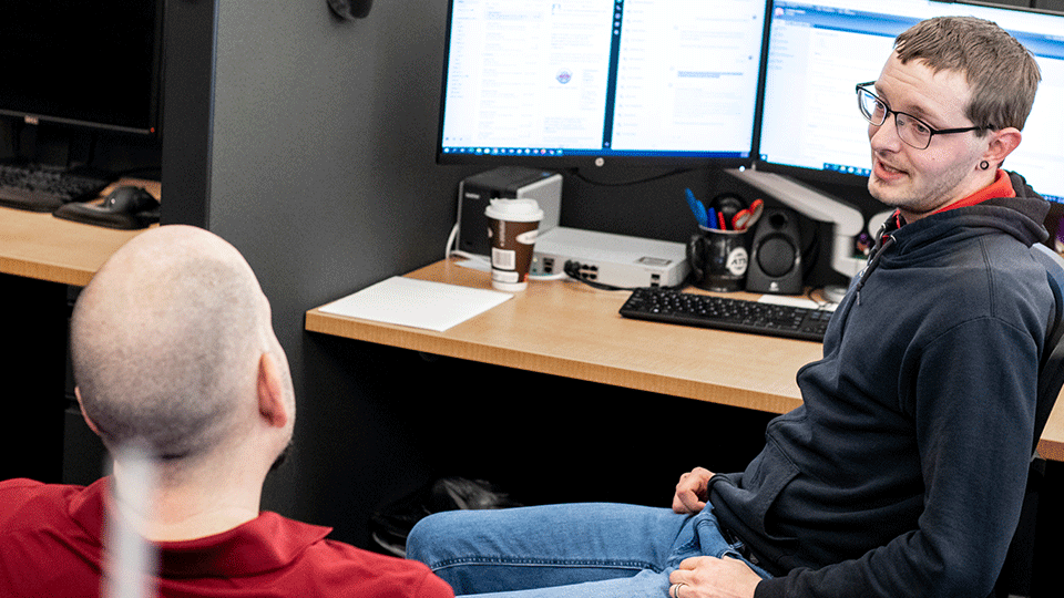 Salespeople-talking-about-shipment